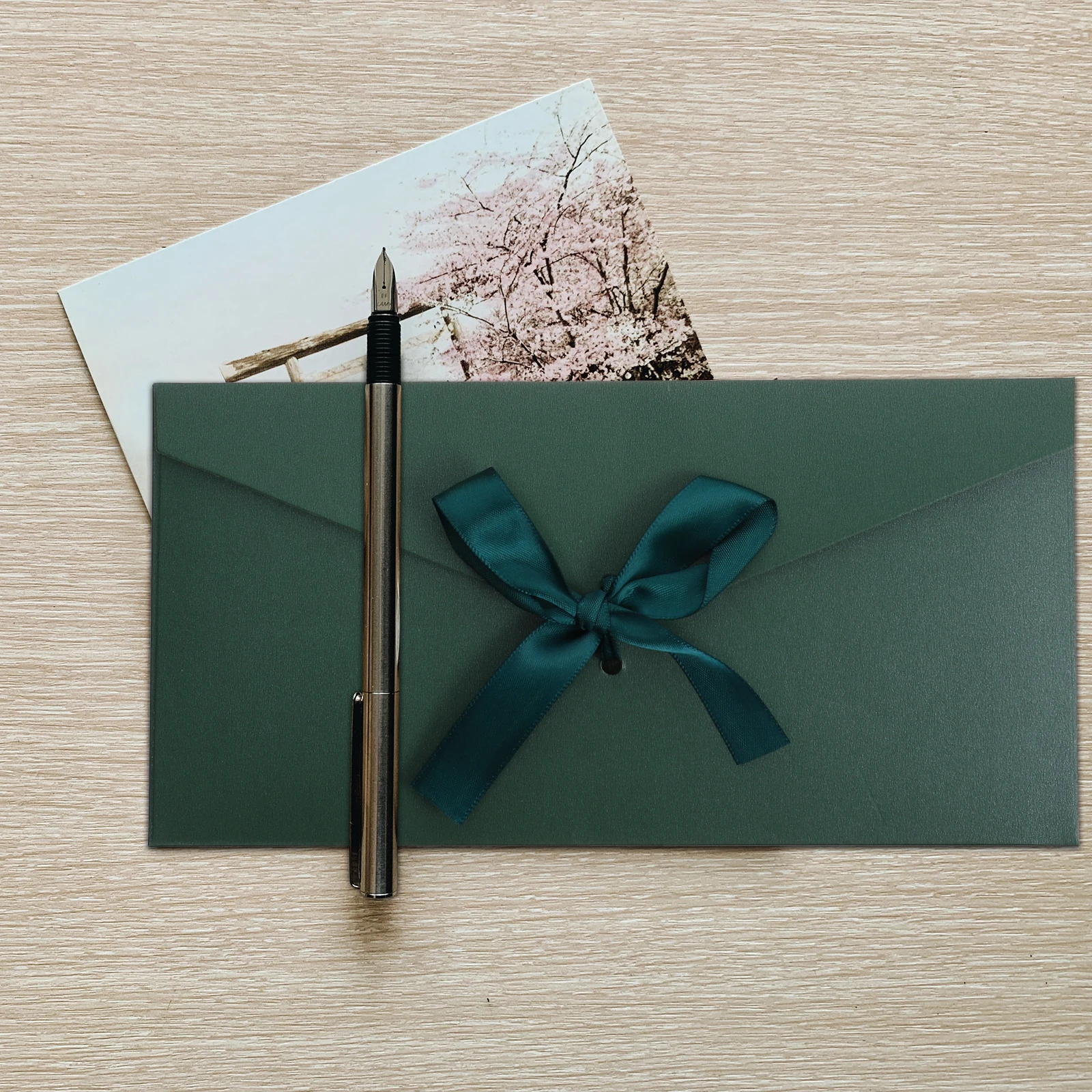 

8pcs Vintage Bowknot Envelopes High-Grade Thick Paper Lightweight Portable Glitter Elegant Wedding Invitation Thank You Card