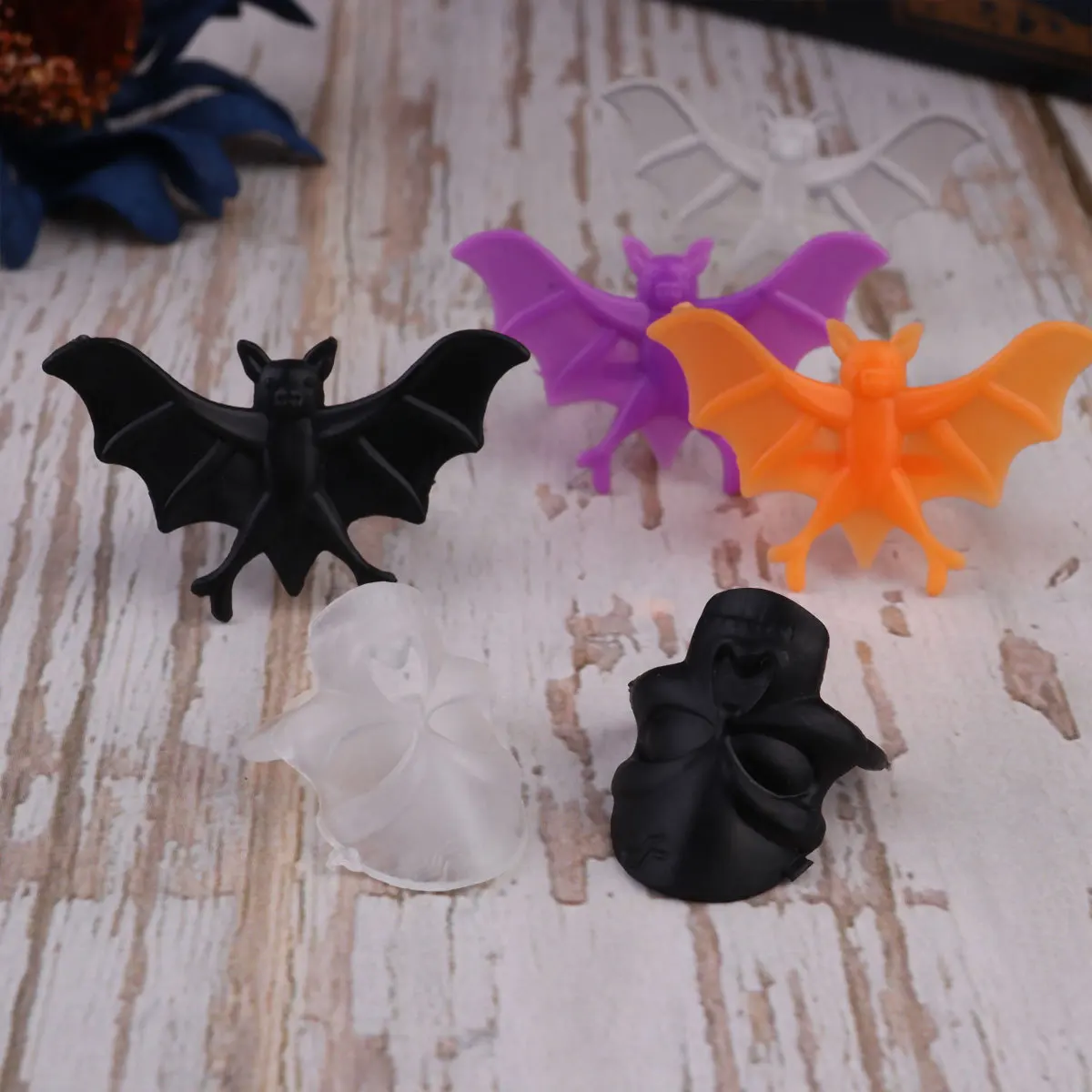 

50pcs Colorful Plastic Finger Ring Halloween Party Game Prizes Dress Up Pretend Play Tea Party Treasure Accessories