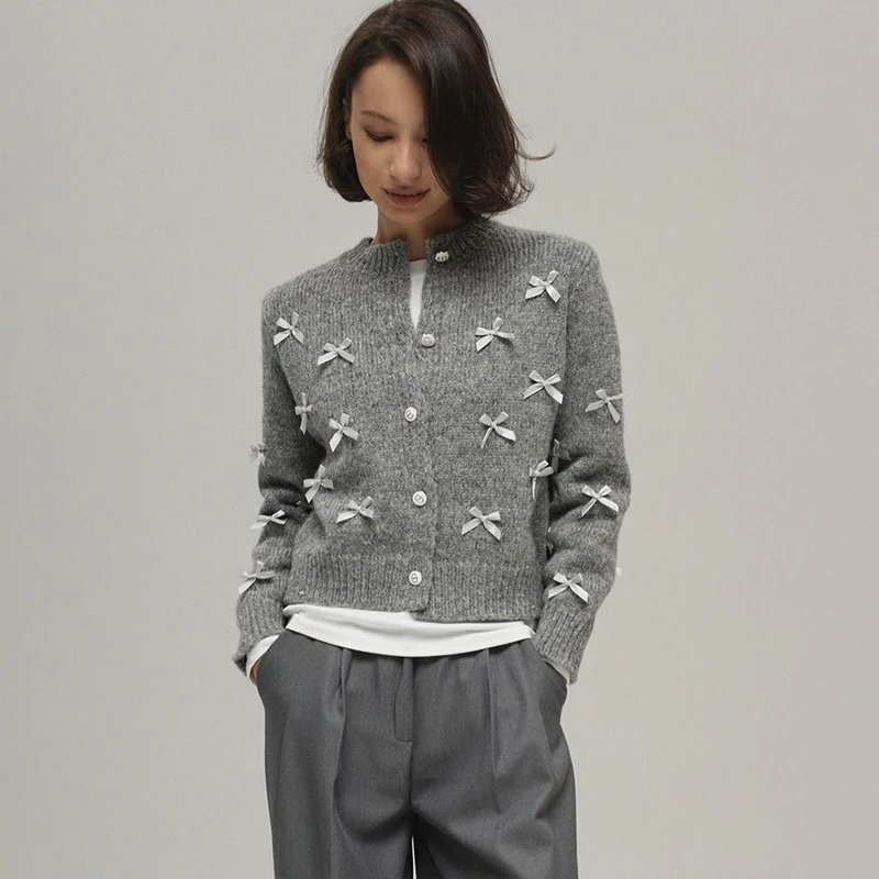 سترة قصيرة محبوكة كلاسيكية بعقدة على شكل فيونكة سترة نسائية أساسية للخريف برقبة دائرية ملابس خروج واحدة الصدر سترة 2025