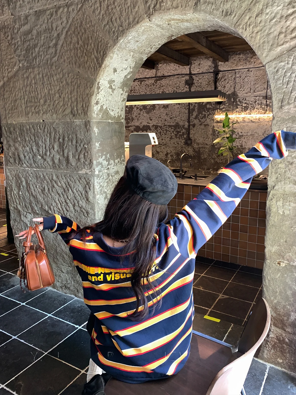 

Длинная полосатая повседневная футболка свободного кроя для женщин, базовый слой, весна-осень, новая, универсальная, стройнящая, модная футболка