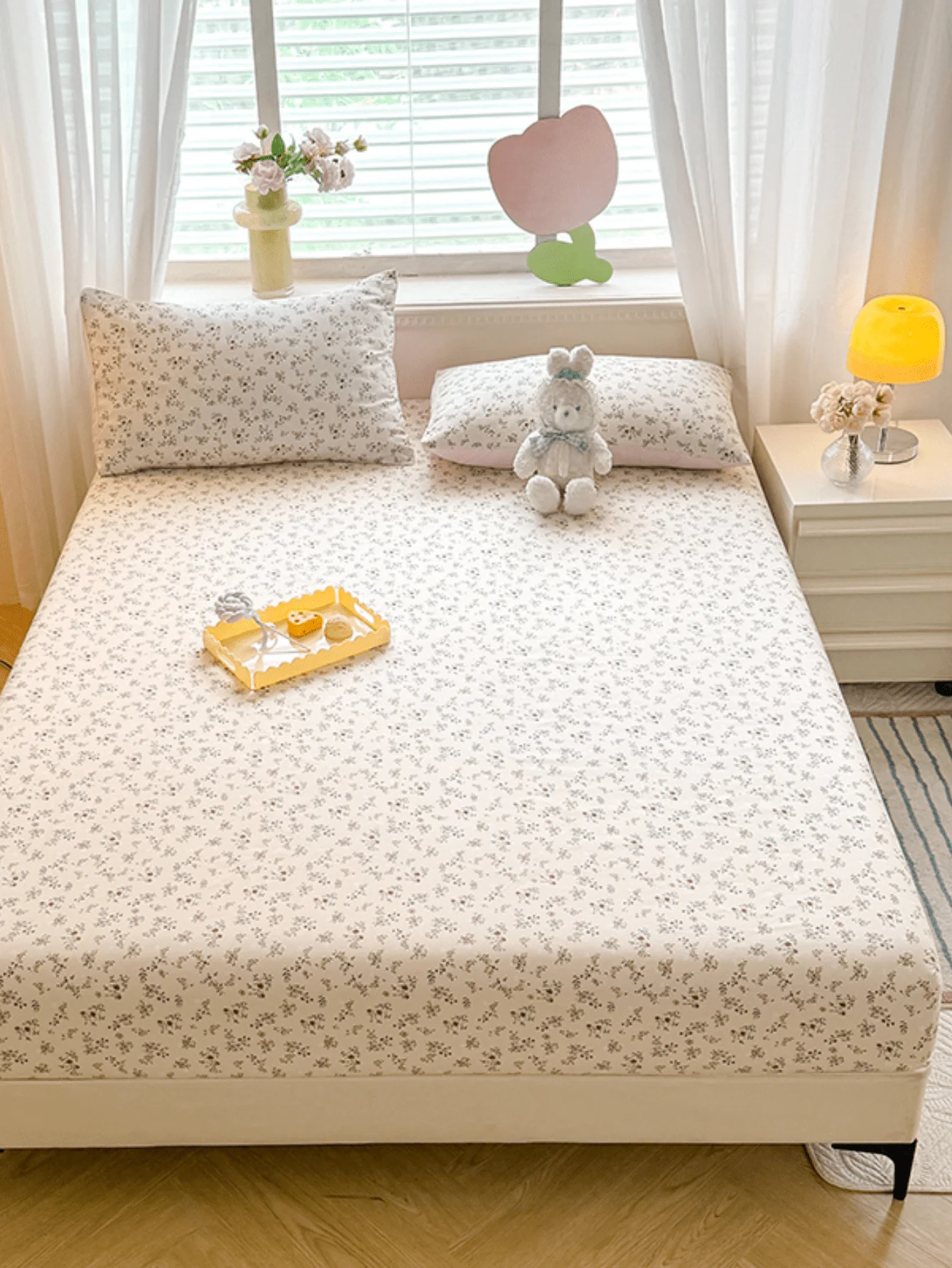 

1 шт. Простыня на резинке с цветочным принтом – мягкая хлопковая ткань, нескользящая, подходит для машинной стирки, для односпальных и двуспальных кроватей.