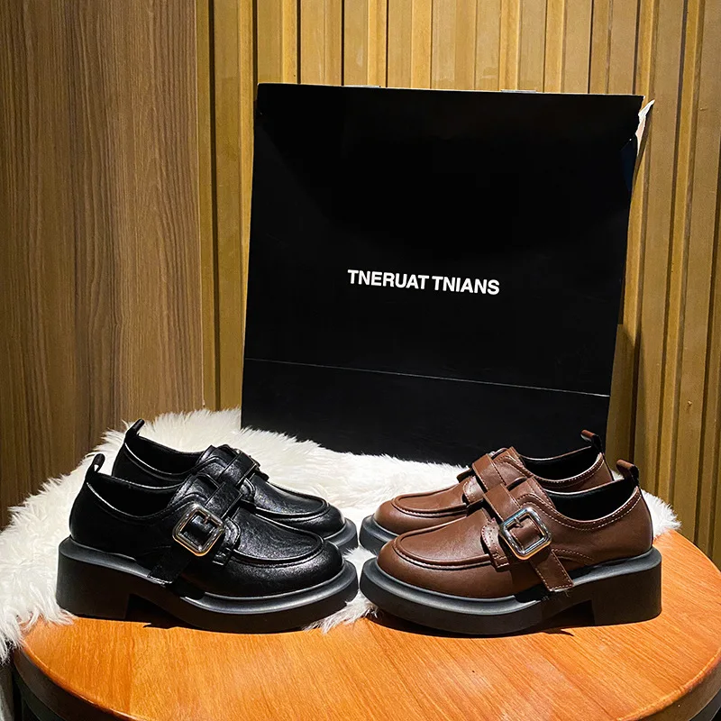 أزياء جديدة نمط مع جولة اصبع القدم النمط البريطاني قدم واحدة كعب سميك المتسكعون أحذية جلدية صغيرة النساء