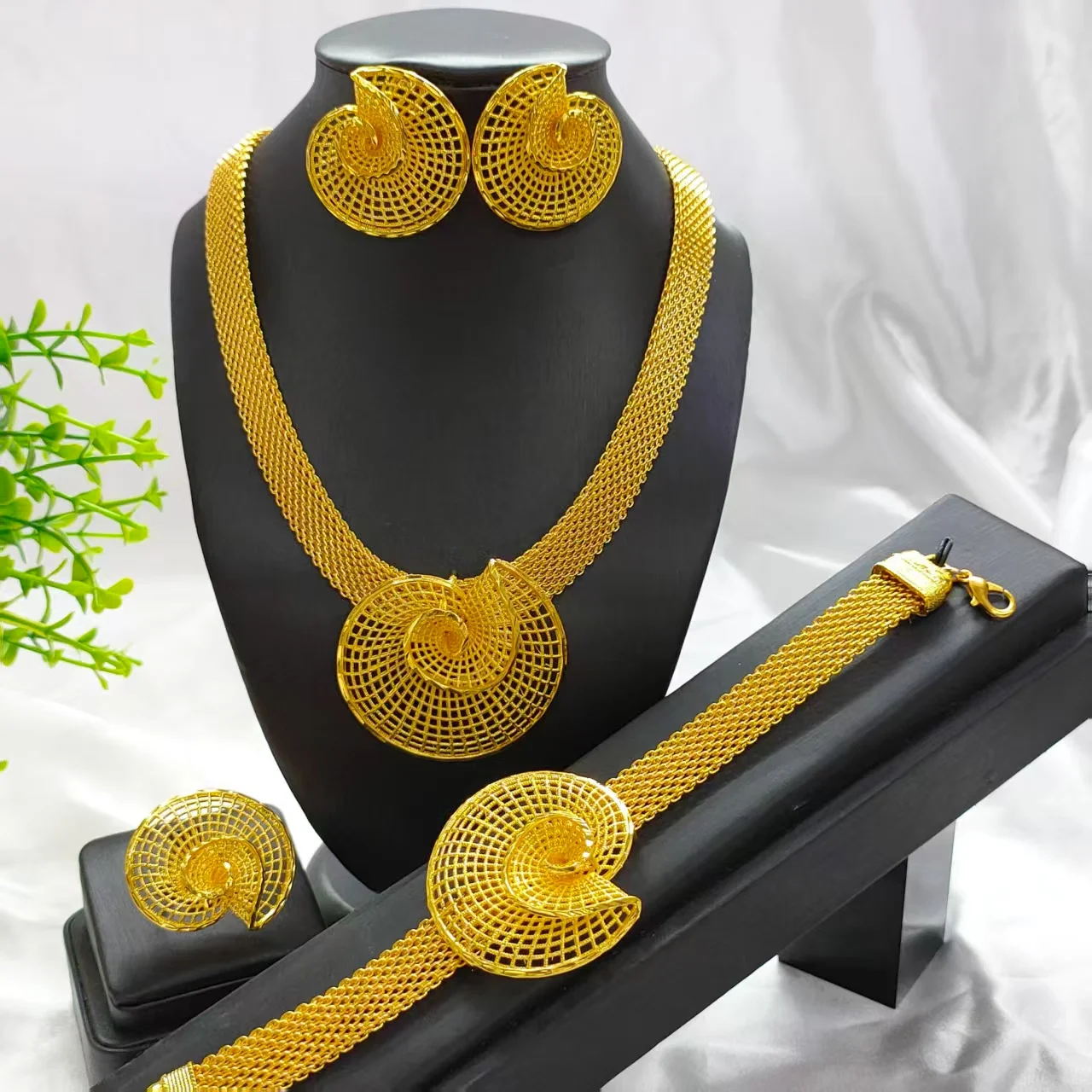 

Hawaiian Gold Plated Wedding Choker Earrings Bracelets Bridal Jewelry Sets Gifts Dubai Necklace Jewellery Set For Women