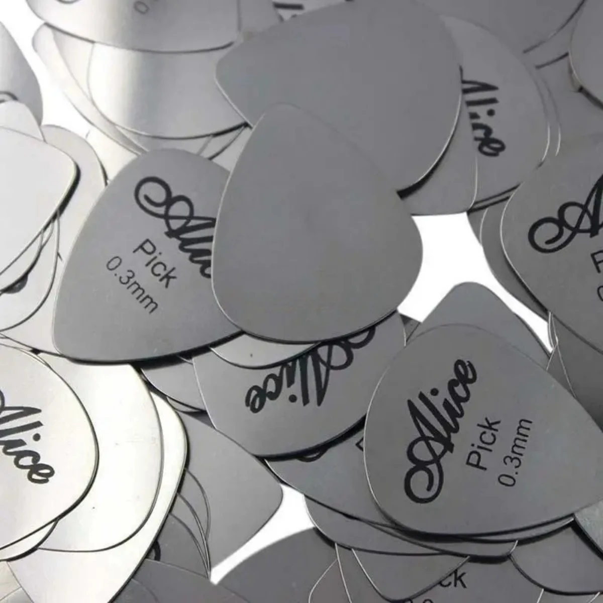 Miwayer 5/10Pcs Alice  Metal Guitar Pick 0.3mm Thin Durable Silver Color Professional Bass Ukelele Guitar Picks Bass Guita