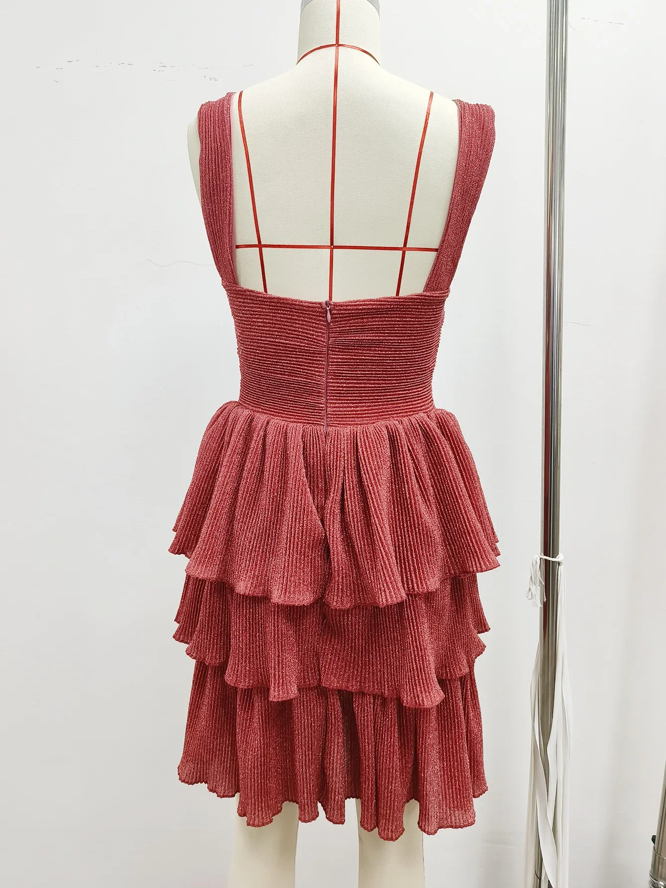 تنورة جديدة لعام 2025 للشاطئ للسيدات مطبوعة بالهندسة مكونة من قطعتين فستان أنيق وجميل على الكتف بدلة استحمام بحر