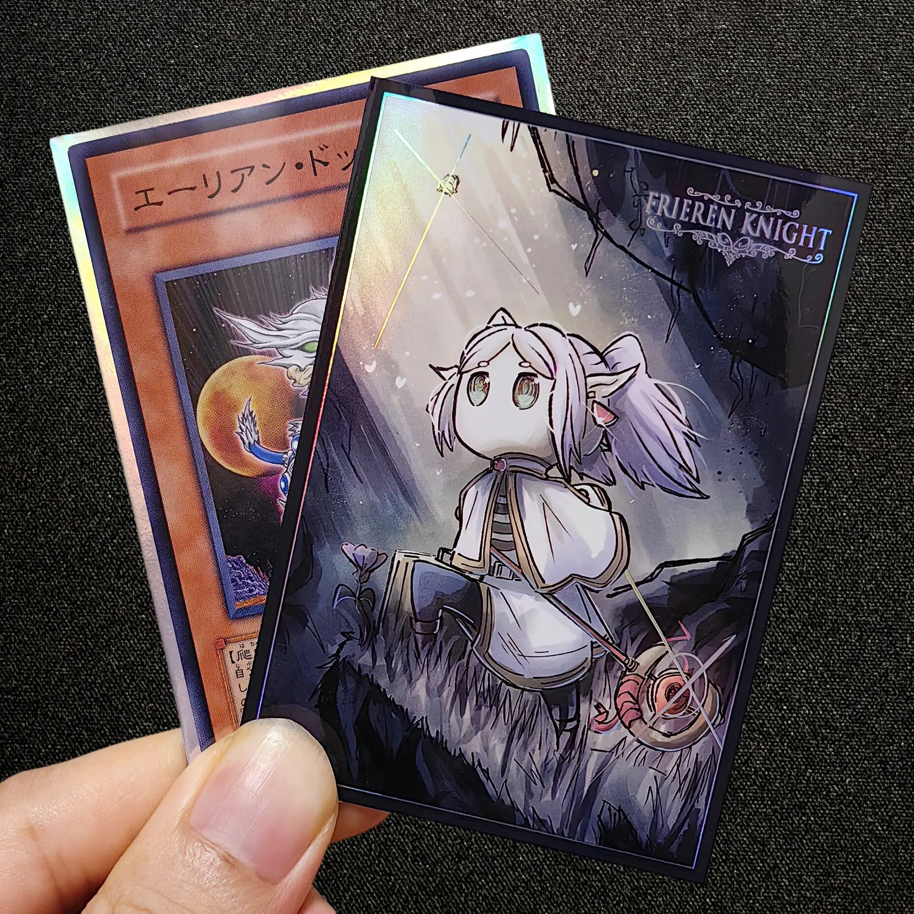 

50 шт. Yu-Gi-Oh! Защитные чехлы для коллекционных карт серии Hollow Frieren 63x90 мм, серебристые, с блестками, для настольных игр