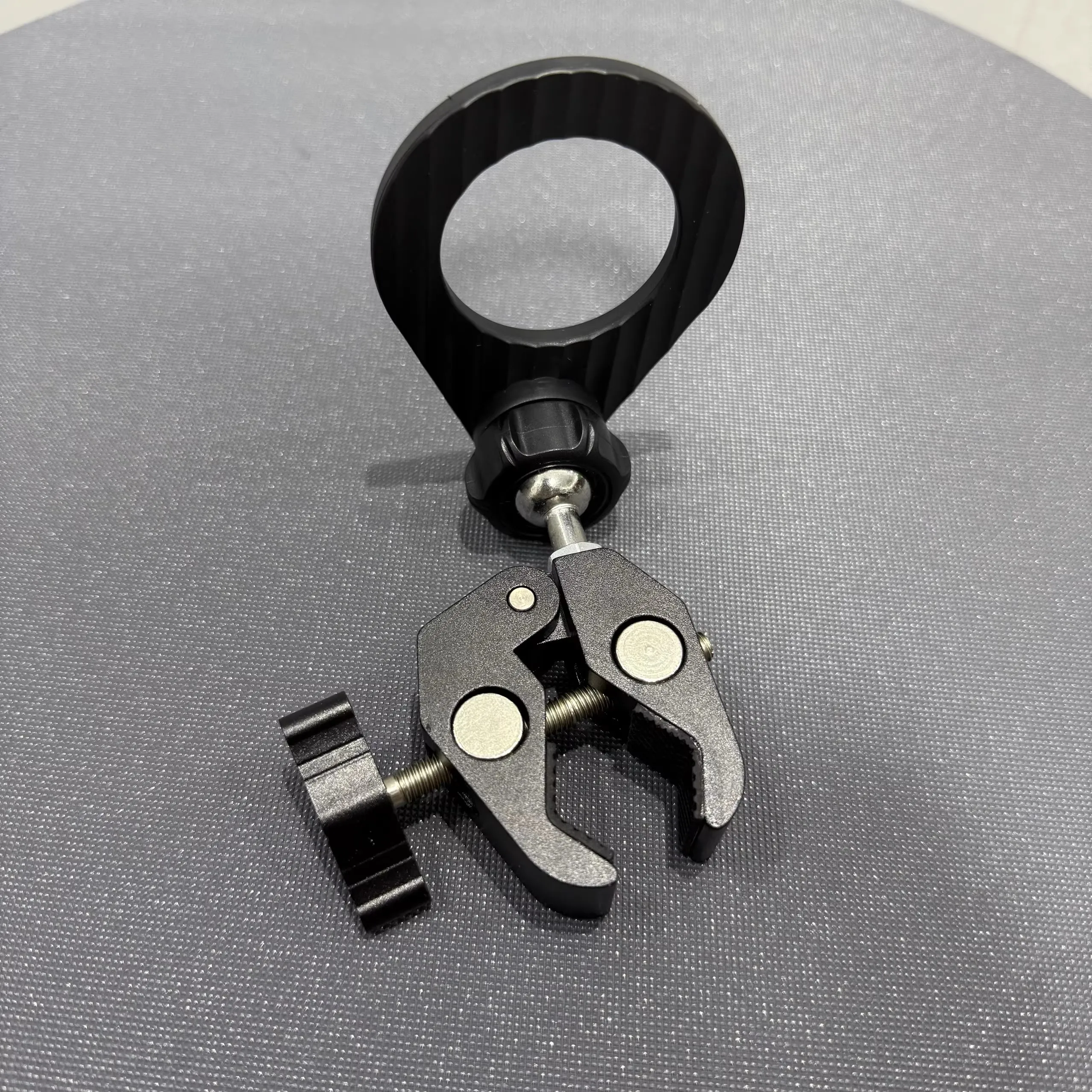 

New Night Market Strong Magnetic Metal Clamp Mobile Phone Stand - Universal Adjustable Bracket for Stall Phones