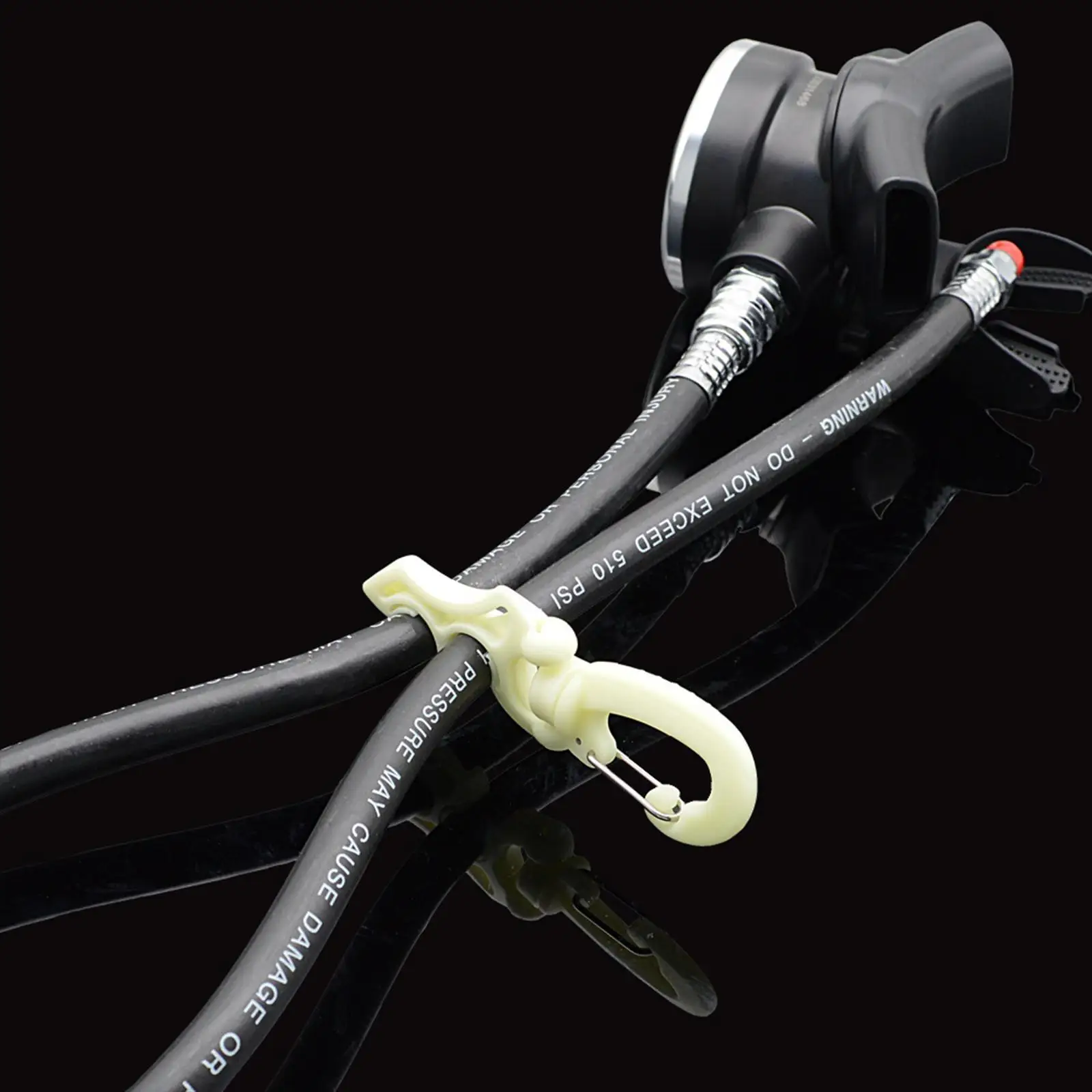 

Зажим для шланга для подводного плавания BCD, держатель для шланга, светящиеся инструменты для дайвинга, оборудование, держатель шланга для дайвинга, пряжка, крючок для водных видов спорта, мужчины, женщины