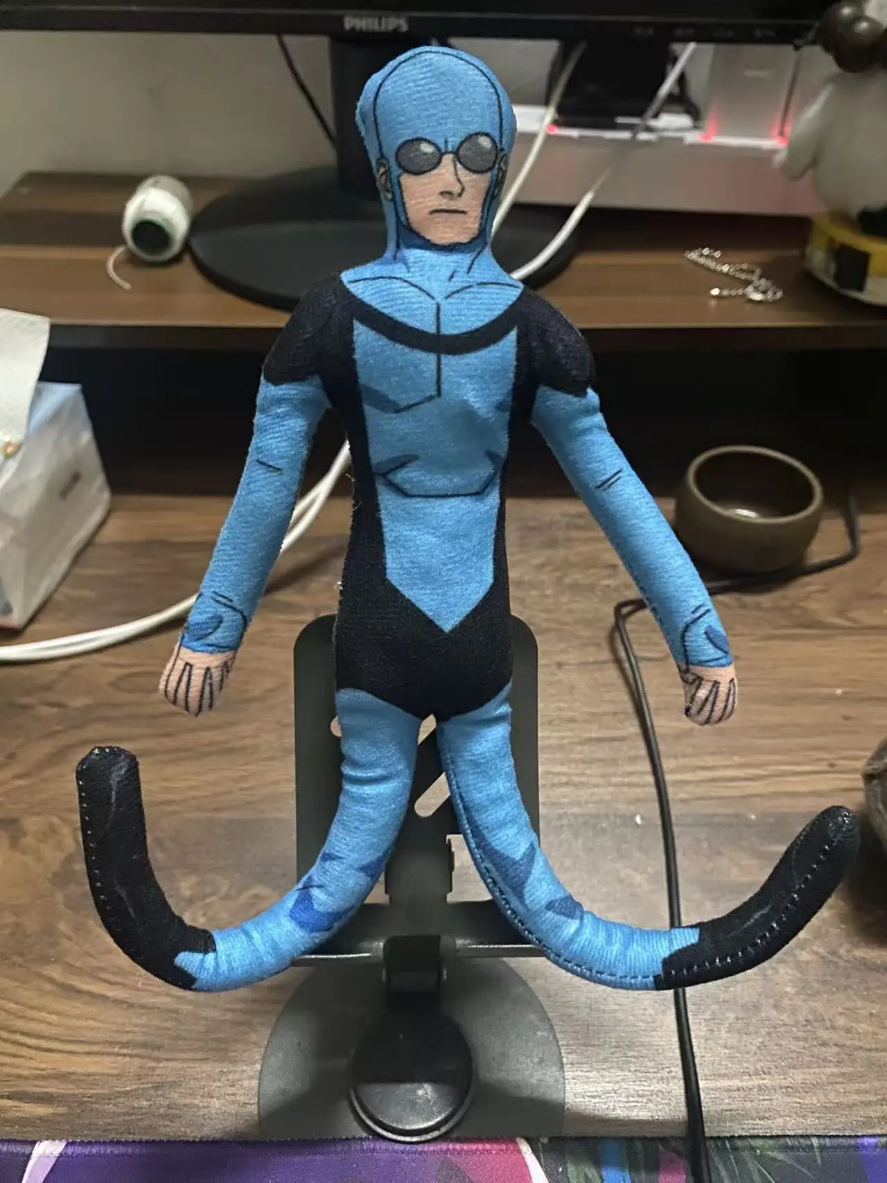 28cm Invincible Omni-Man Mark Grayson Stuffed Doll Detachable Movable Limbs Wire Skeleton Action Figure Plush Mouse Room Decor - view 6