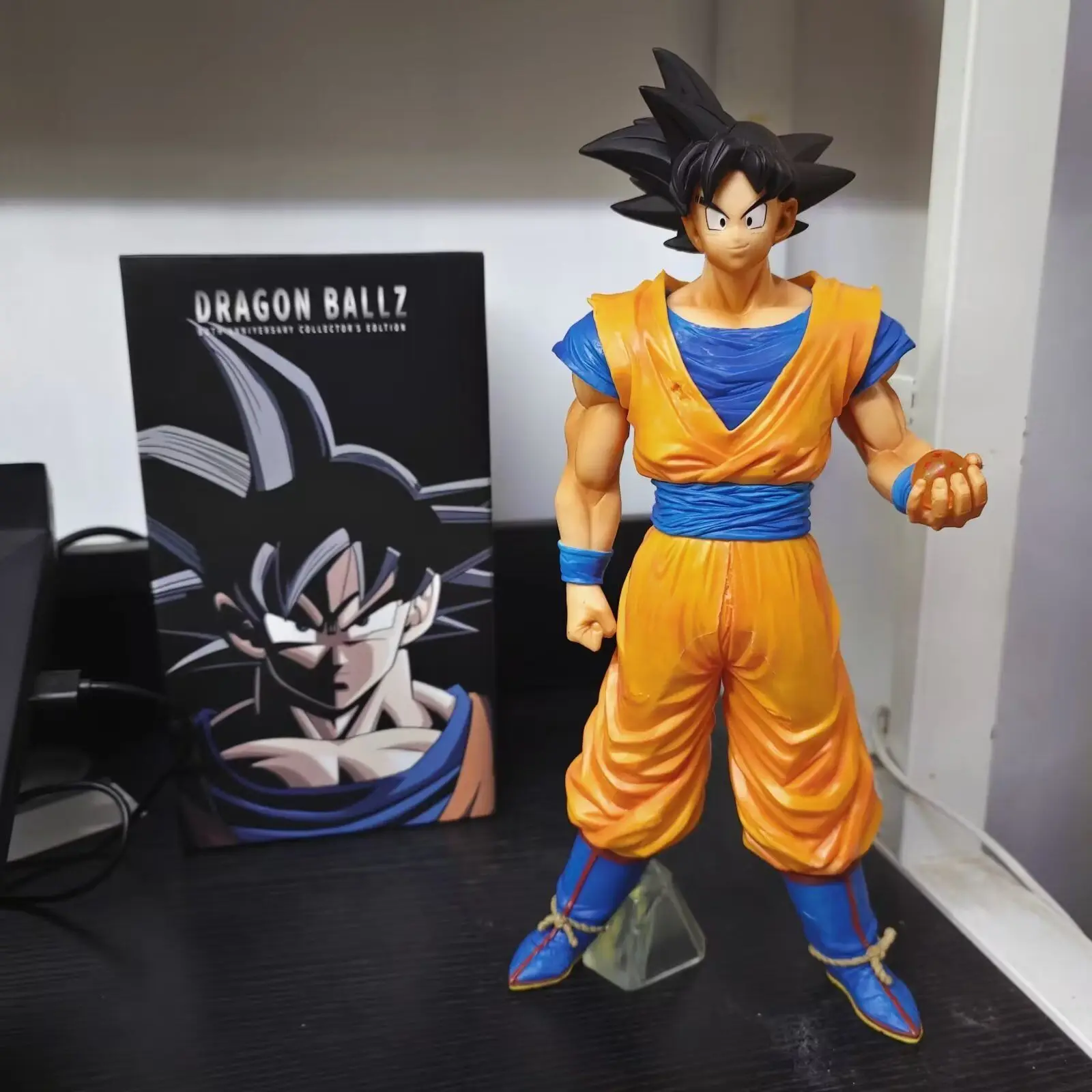 31cm Dragon Ball Super Saiyan Goku Take The Dragon Ball Anime Figure Model Statue Boy Collection Desktop Decoration Ornament Toy