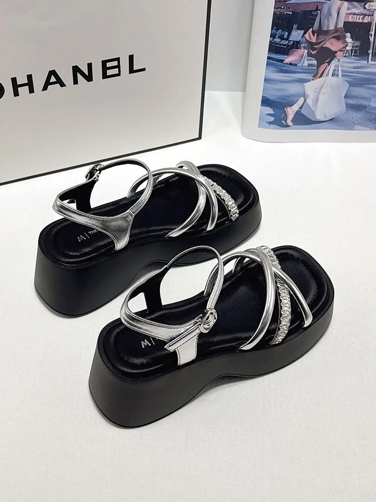 sandali-donna-open-toe-estivi-2026-nuovi-con-tacco-spesso-e-rialzato-stile-fata-cinturino-incrociato-abbinabili-a-gonne-scarpe-romane