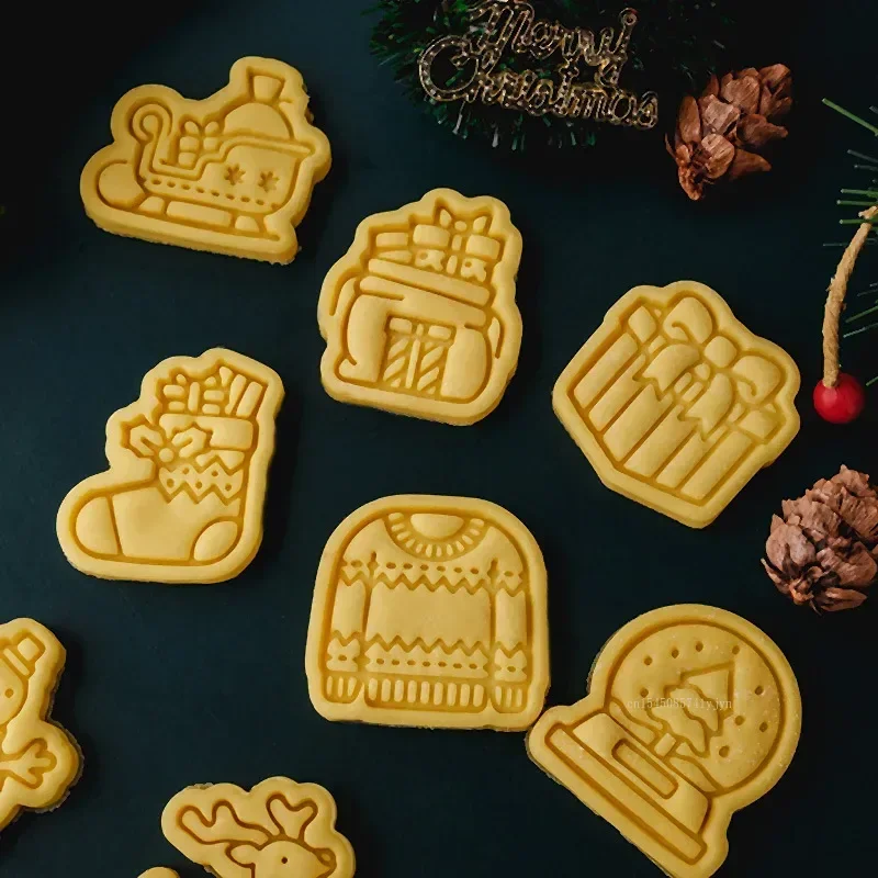 Christmas Mini Cookie Cutter Mold Plastic 3D Santa Elk Gingerbread Man Cartoon Biscuit Stamp Pastry DIY Baking Decorating Tool