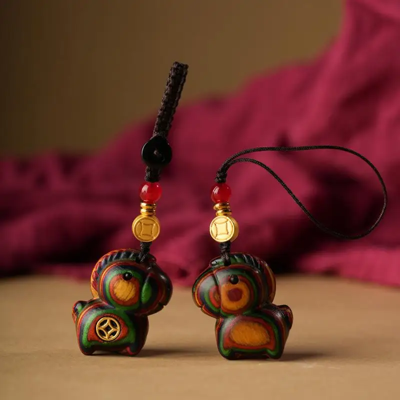 1pc criativo sândalo cavalo pingente chaveiro ano do cavalo corrente do telefone móvel mochila pendurado decoração presentes de ano novo