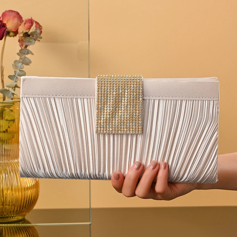 

Versatile and fashionable dinner bag, high-end diamond-encrusted crossbody bag, metal chain wedding party bag