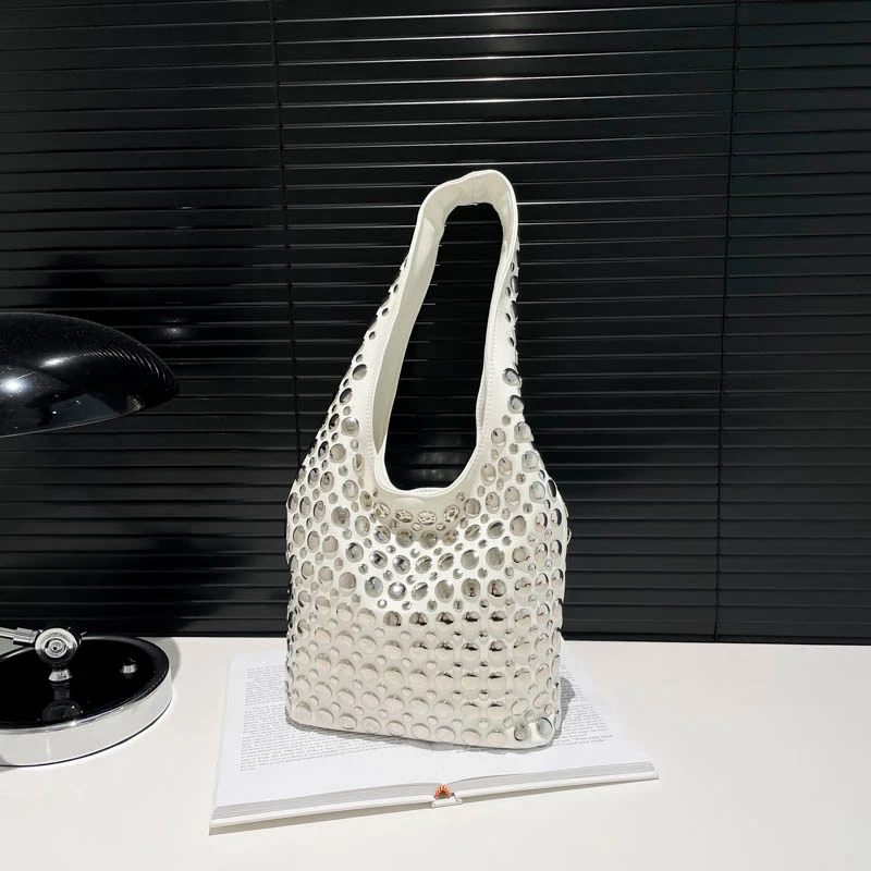 

Large Capacity High Quality Fashion Versatile Popularity Personality Tote Bags for Women 2025 New Rivets PU Bucket Shoulder Bags