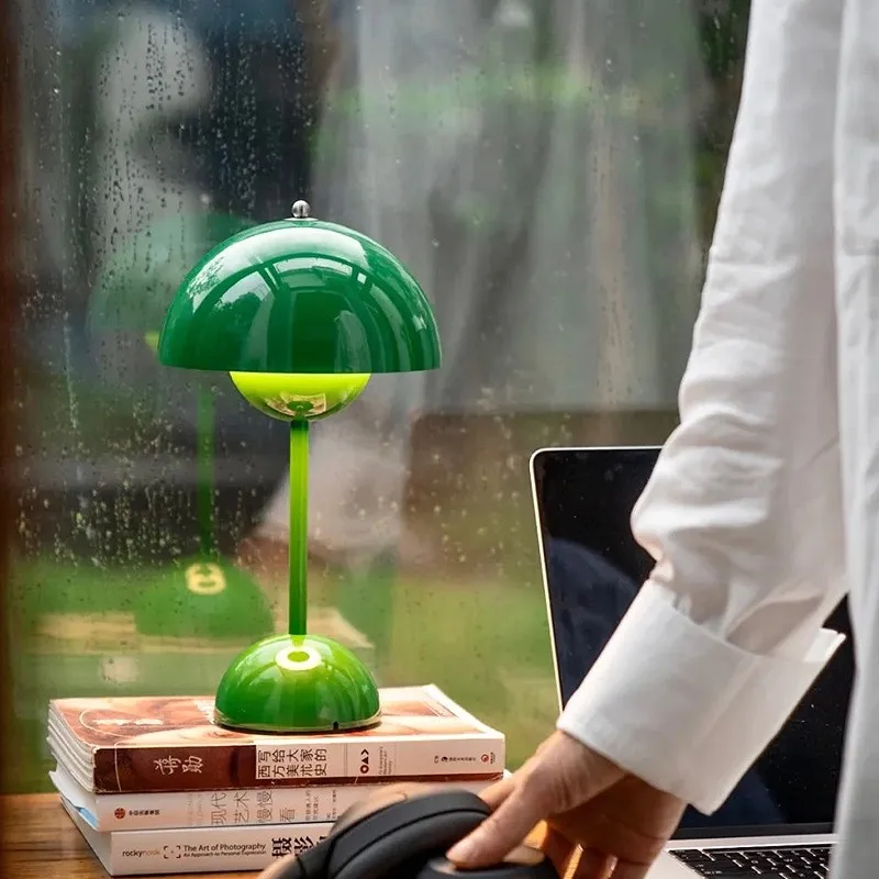 2025 New Danish Bud Retro Table Lamp American Charging Table Lamp Touch Nordic Decorative Table Lamp