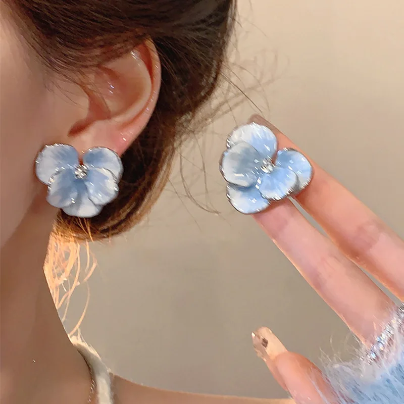 

Spring and summer super fairy temperament small fresh three-dimensional flower earrings niche high-end retro blue earrings