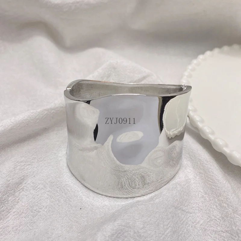 Y  European and American gold wide edged glossy non fading electroplated exaggerated female hand opening bracelet