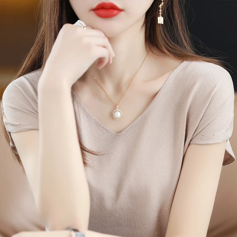 

Летний новый тонкий трикотажный жилет из ледяного шелка с V-образным вырезом для женщин, тонкая верхняя одежда, футболка в корейском стиле для повседневной носки...