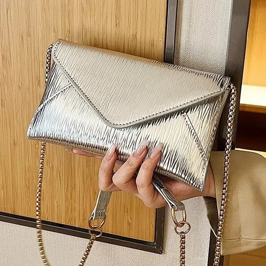 

Niche Envelope Fashionable Single Shoulder Diagonal Cross Armpit Casual 2024 New Simple Large Capacity Women's Bag Clutches Bag