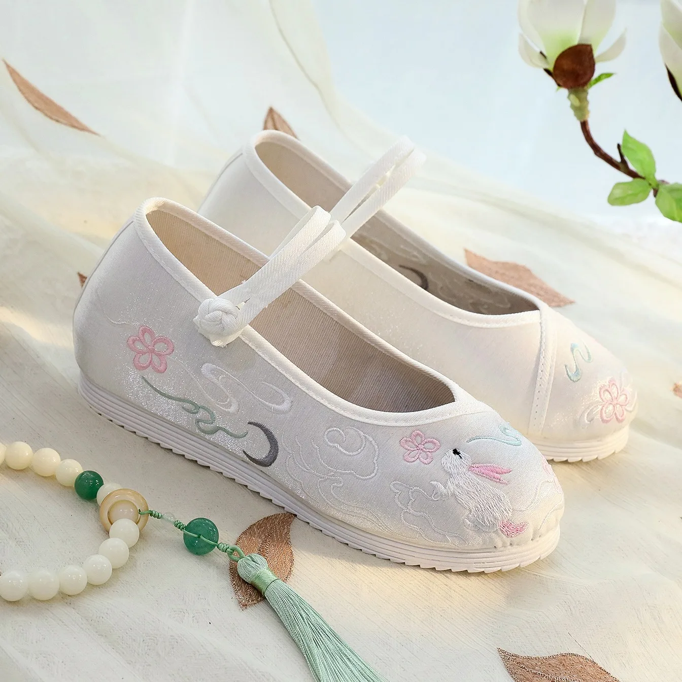 

Китайские традиционные тканевые туфли в стиле старого Пекина для женщин, к костюму Ханьфу и ципао, с вышивкой, мягкой подошвой и увеличивающей рост стелькой, для танцев