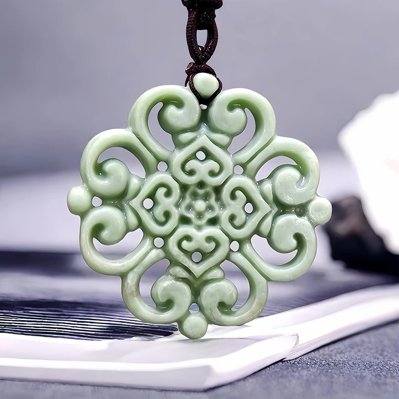 Naturalny jadeitowy naszyjnik z kwiatem Urok Kamień Akcesoria modowe Prawdziwa biżuteria Projektant Amulet Rzeźbiony kamień szlachetny Vintage