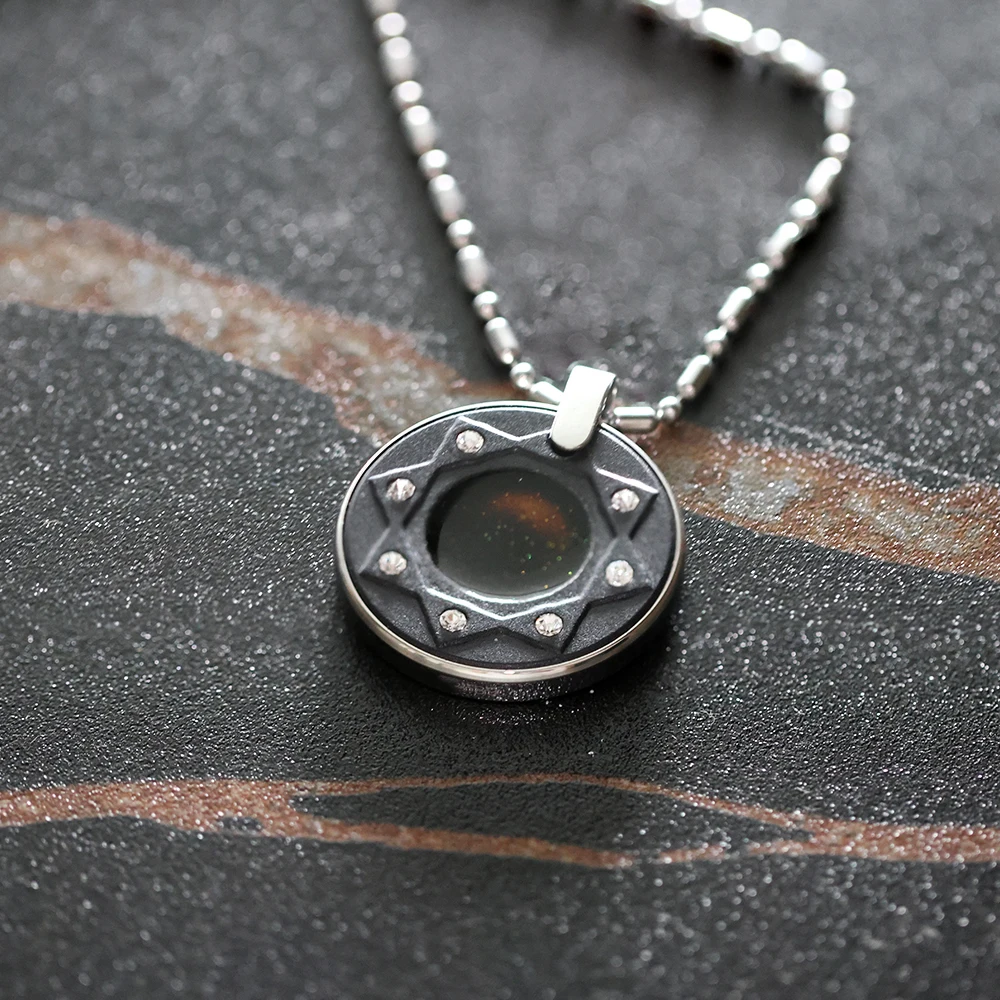 

Unisex Heat-Sensing Volcanic Stone Pendant Necklace Wear-Resistant Skin-Friendly Stainless Steel Health Accessory
