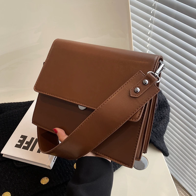 PU Briefcase 2023 New Lock Buckle Internal Compartment Zipper Crossbody Bag Fashionable Commuting Large Capacity Shoulder Bags