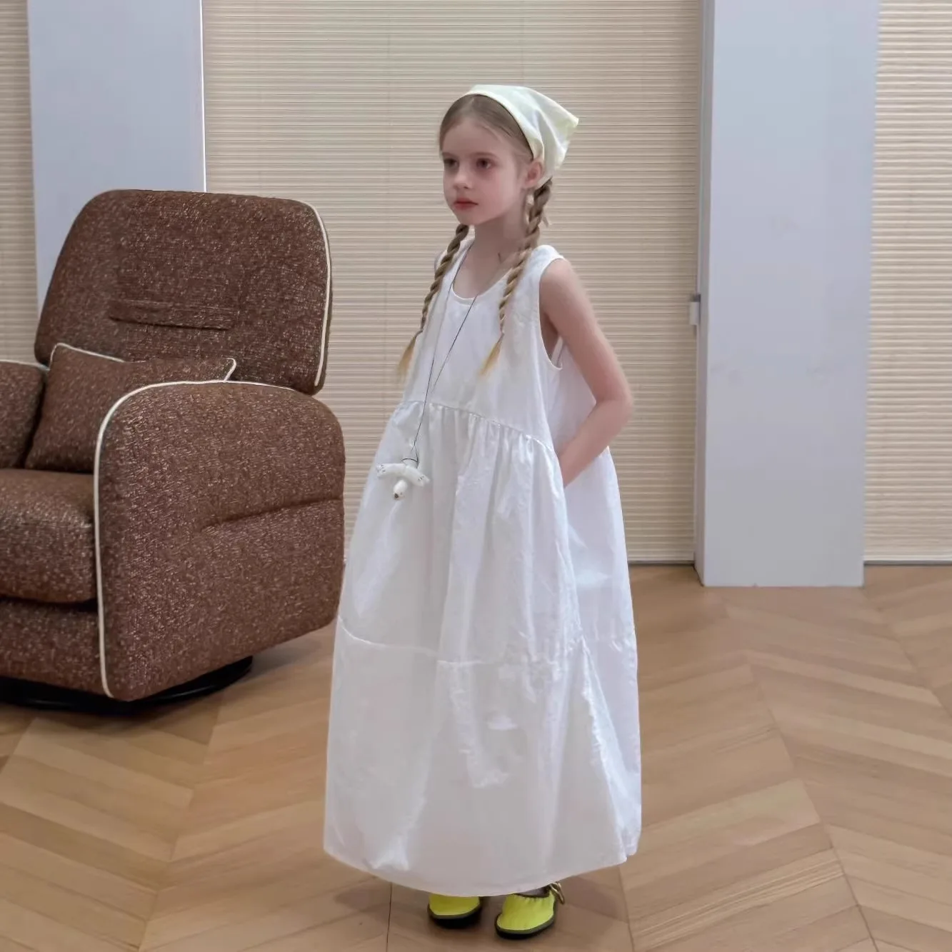 

Girls White Cotton and Linen Dress 2026 Summer New Children Casual Wear Sleeveless Vest Medium and Long Dress