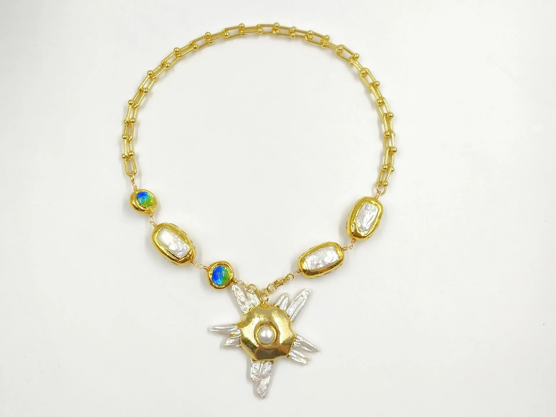 قلادة لؤلؤ المياه العذبة للنساء سحر الخرز الملون الفاخرة مبالغ فيها 19 بوصة القلائد الطرف سلسلة طوق المختنق