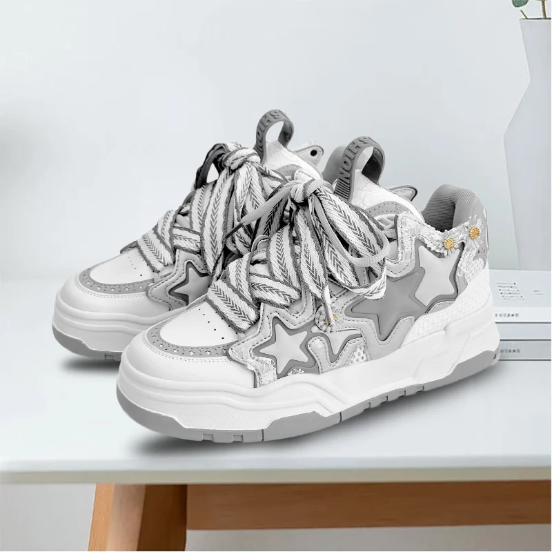 

The new style sports shoes are fashionable and trendy, breathable and comfortable, and suitable for wearing in various occasions