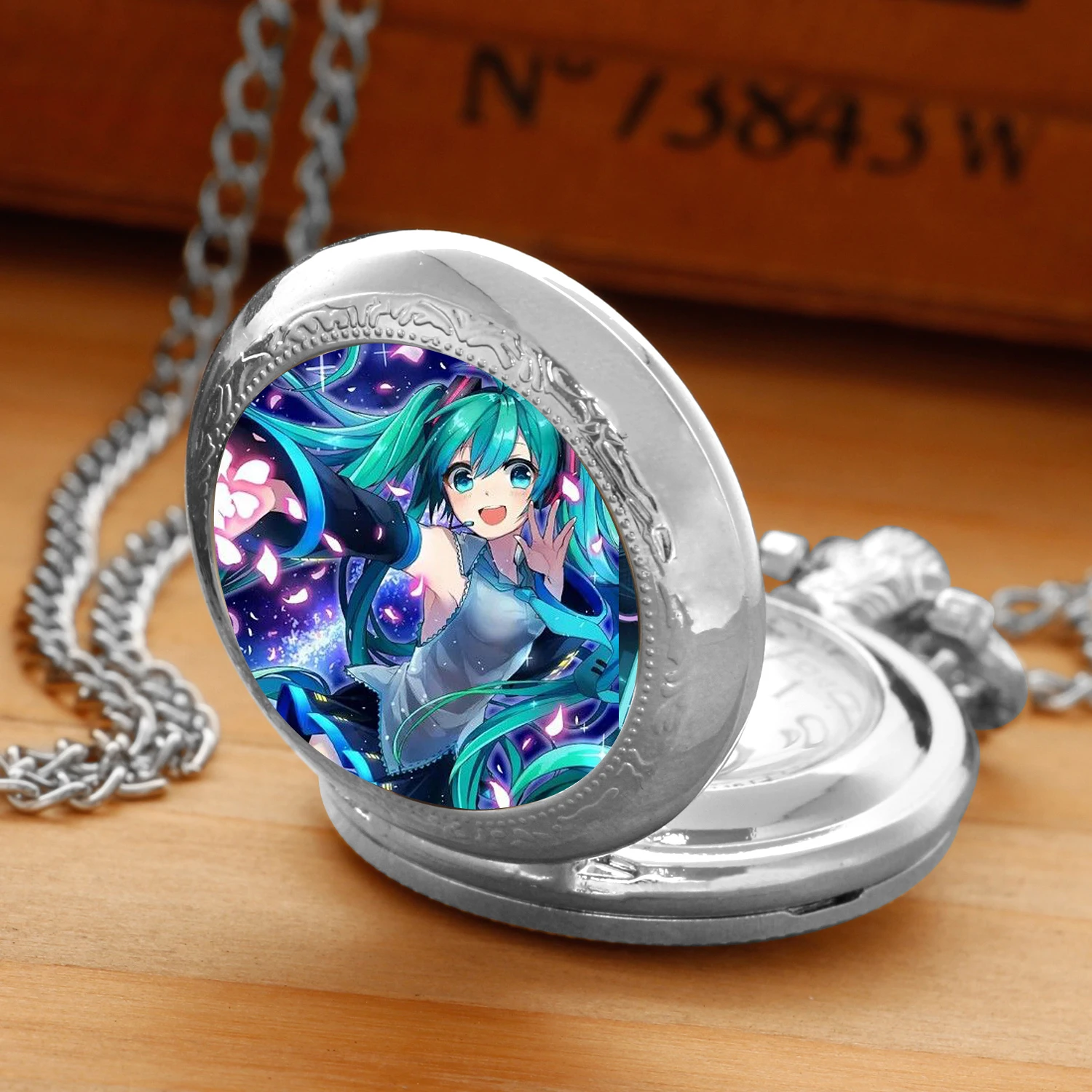 Hatsune Miku Design Vidro Dome Quartz Relógio de Bolso, Cadeia Durável, Numeral Árabe Dial, Presentes Criativos para Homens e Mulheres