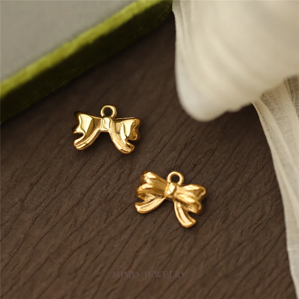 

14.2x10.3mm Titanium Gold-plated Cute Sweetheart Girl Stereo Bow Charm Pendant DIY Accessories M-067