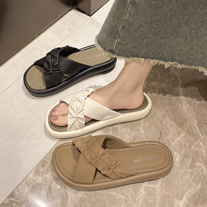 

Новые летние модные шлепанцы на платформе 2026 года, с толстой подошвой, однотонные, для вечеринок, пляжные, женские, с мягкой подошвой