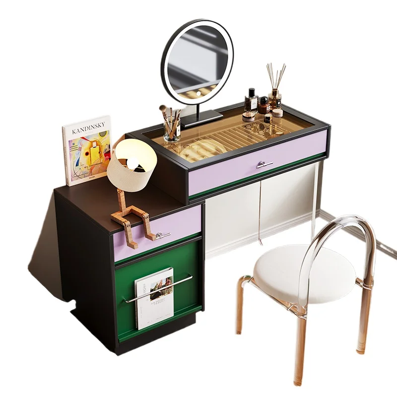 

Сундук-комод в средневековом стиле, интегрированный в дизайн в стиле Баухаус, для небольшой квартиры, из массива дерева, с выдвижным столом для спальни и туалетного столика