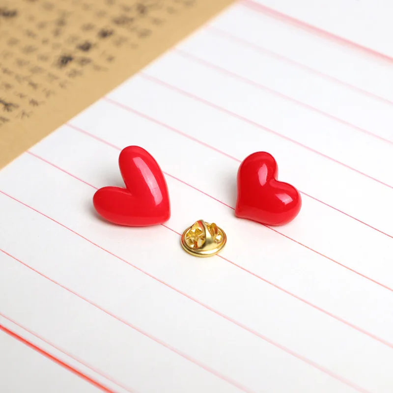 

2Pcs Cute Red Heart Badges Mini Cartoon Resin Pins Decorative Accessories Ideal Couple Bag Clothes Brooch Pins Accessories