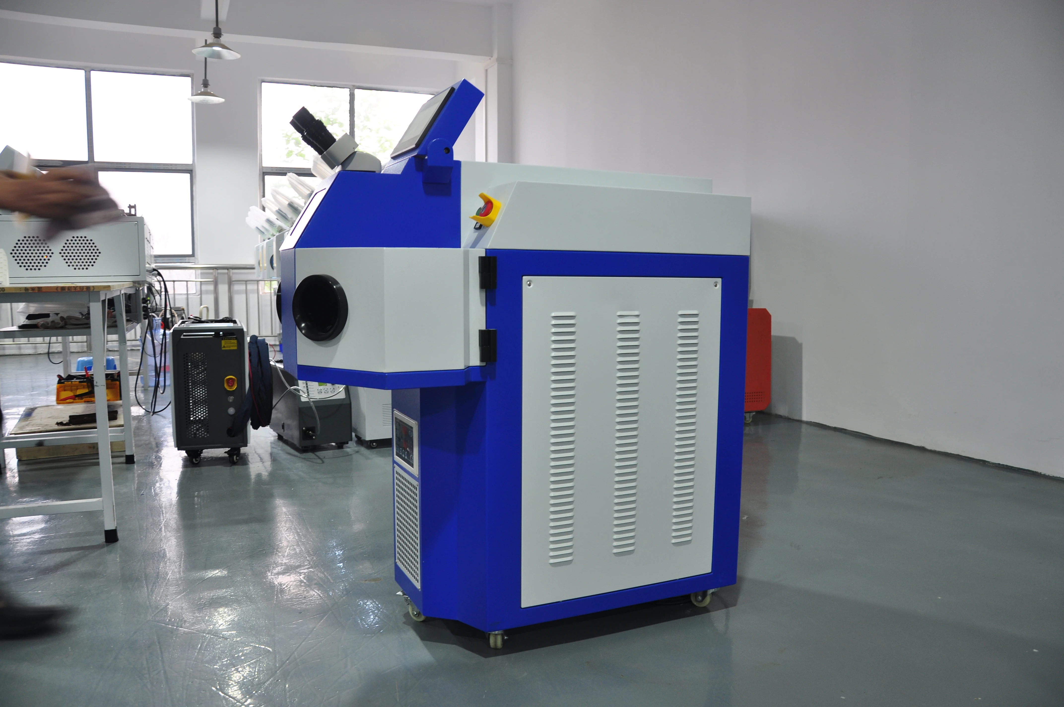 Professional 200W Laser Welding Machine for Rings Necklace Pendants Bracelets  Gold Silver Jewelry YAG Laser Welding Machine