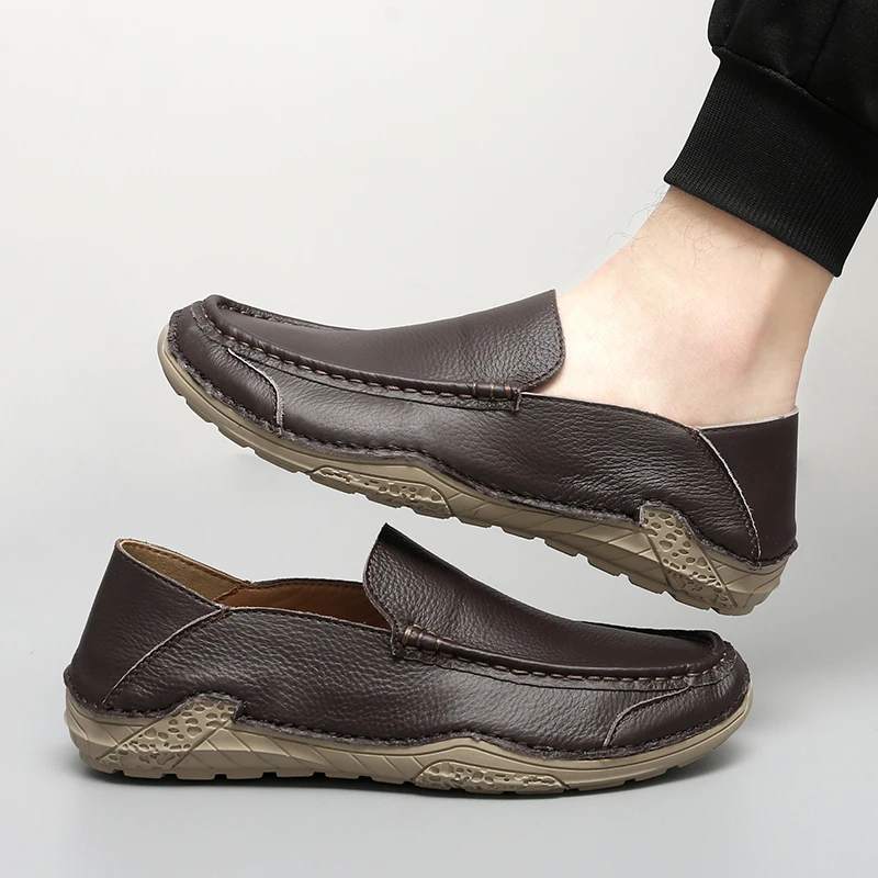 2026 Fashion Brand Men's Top Layer Cowhide Comfortable Lazy Bean Shoes Spring New Men's Breathable Round Toe Soft Soled Loafers