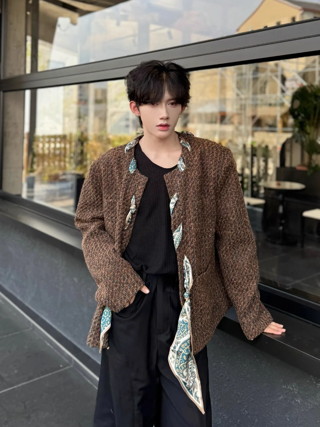 

Коричневое утепленное короткое пальто для мужчин в американском стиле Cleanfit, с дизайнерским шарфом без воротника, в западном стиле, дышащая верхняя одежда для активного отдыха