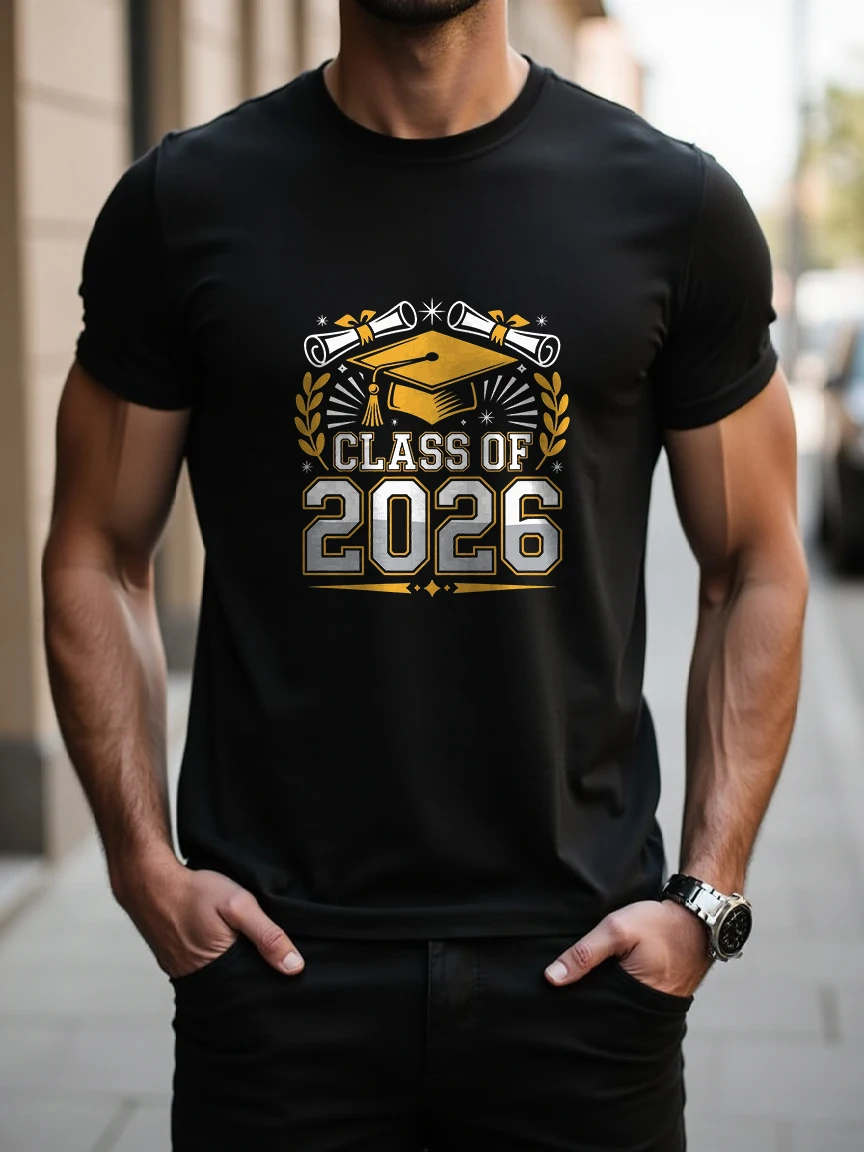 Camiseta de Manga Corta para Hombre, Artículo de Moda Exclusivo para la Temporada de Graduación 2026, Diseño con Estampado de la Clase de 2026, Moderno y Único, Tela de Alta Calidad, Cómoda y Agradable al Tacto, Exhibe un Estilo Único, el Atuendo Preferido para Hombres durante la Temporada de Graduación