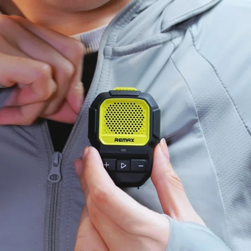 

RB-M12 Беспроводные портативные Bluetooth-колонки со встроенным микрофоном Магнитный задний зажим для работы на месте для музыки и звонков без помощи рук