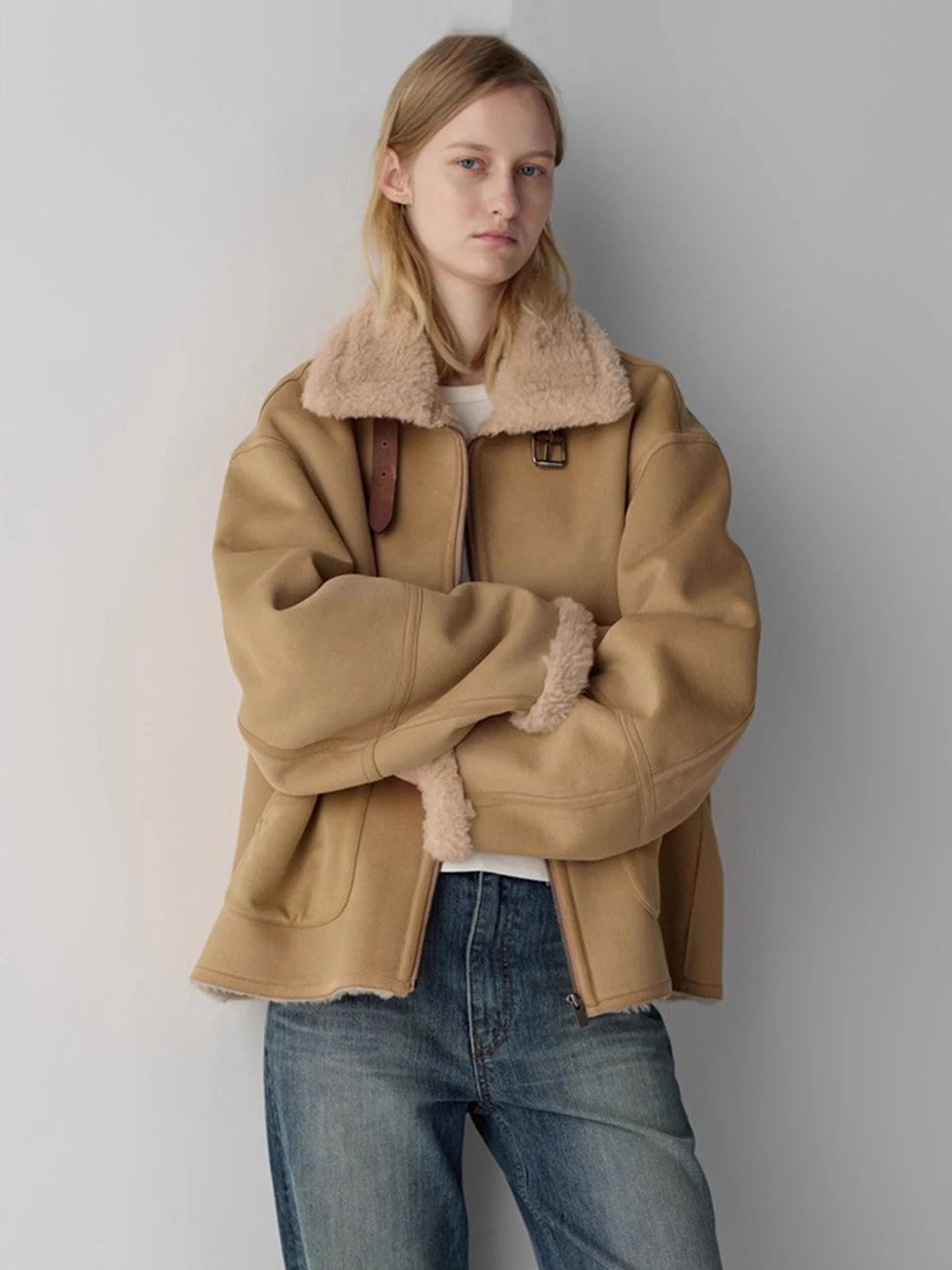 

Женская зимняя шуба из овчины, новая модель, комплект из двух частей, с теплым воротником, интегрированная кожа и мех, утолщенная, на молнии