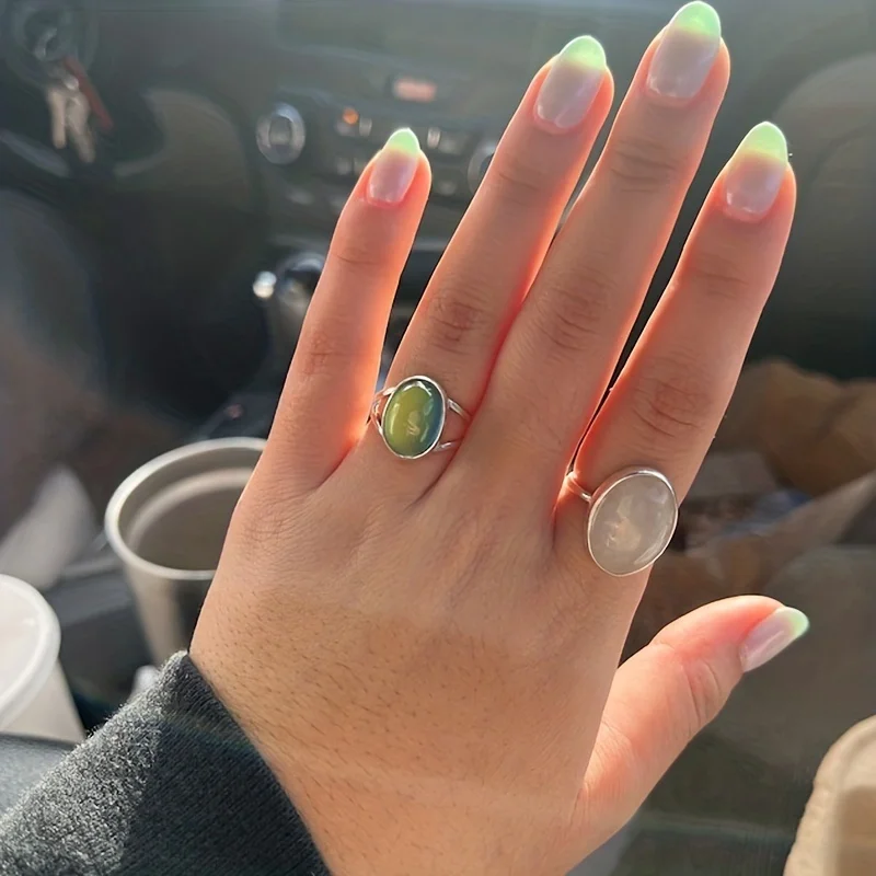 1pc Color Changing Moon Stone Ring - Fashionable Jewelry Gift For Women Girls, Emits Positive Vibes And Enhances Mood