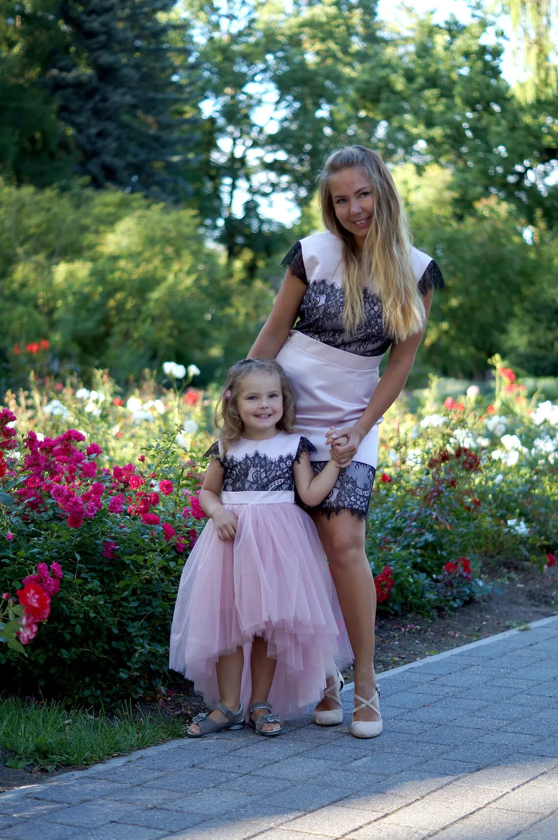 

Elegant Black Lace Mother and Daughter Matching Outfit Princess Dress Mommy and Me Photoshoot Dresses Birthday Gown