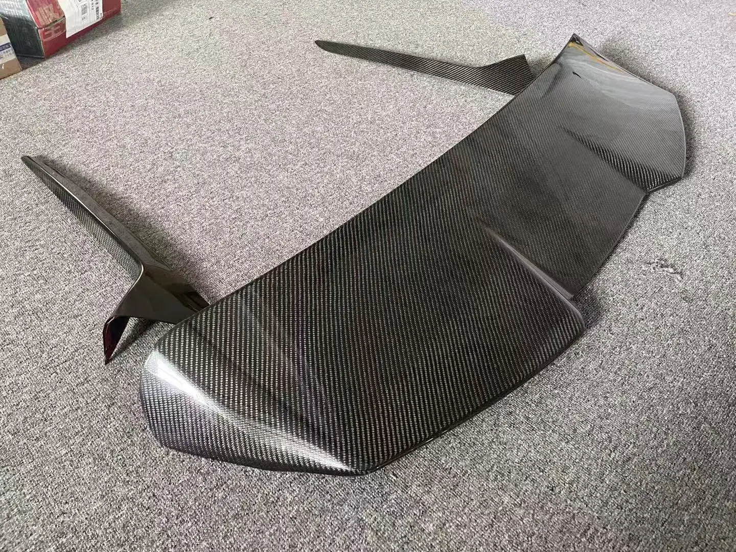 

Задний спойлер из сухого углеродного волокна (крыло на крыше) — для A6 Avant (высокопрочный, специальное обновление для унитазов)