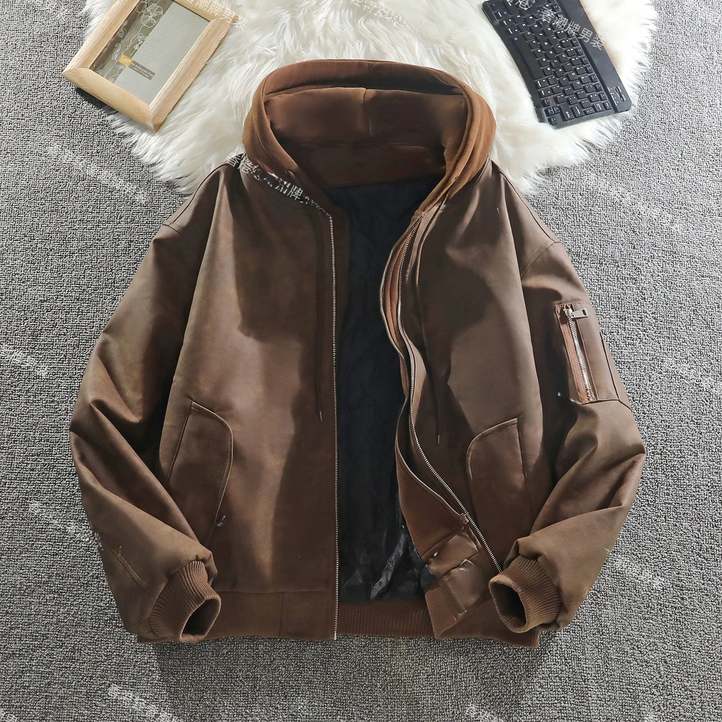 

Autumn Winter PU Leather Hooded Jaet Men's American Loose Flight Jaet Thiened Cotton Lined Upper Body Fake Two-Piece