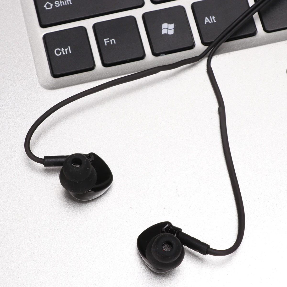

3.5mm Jack Waterproof Earphones in Ear Bass Headset Wired Headphone with Memory Wire for Exercise Black