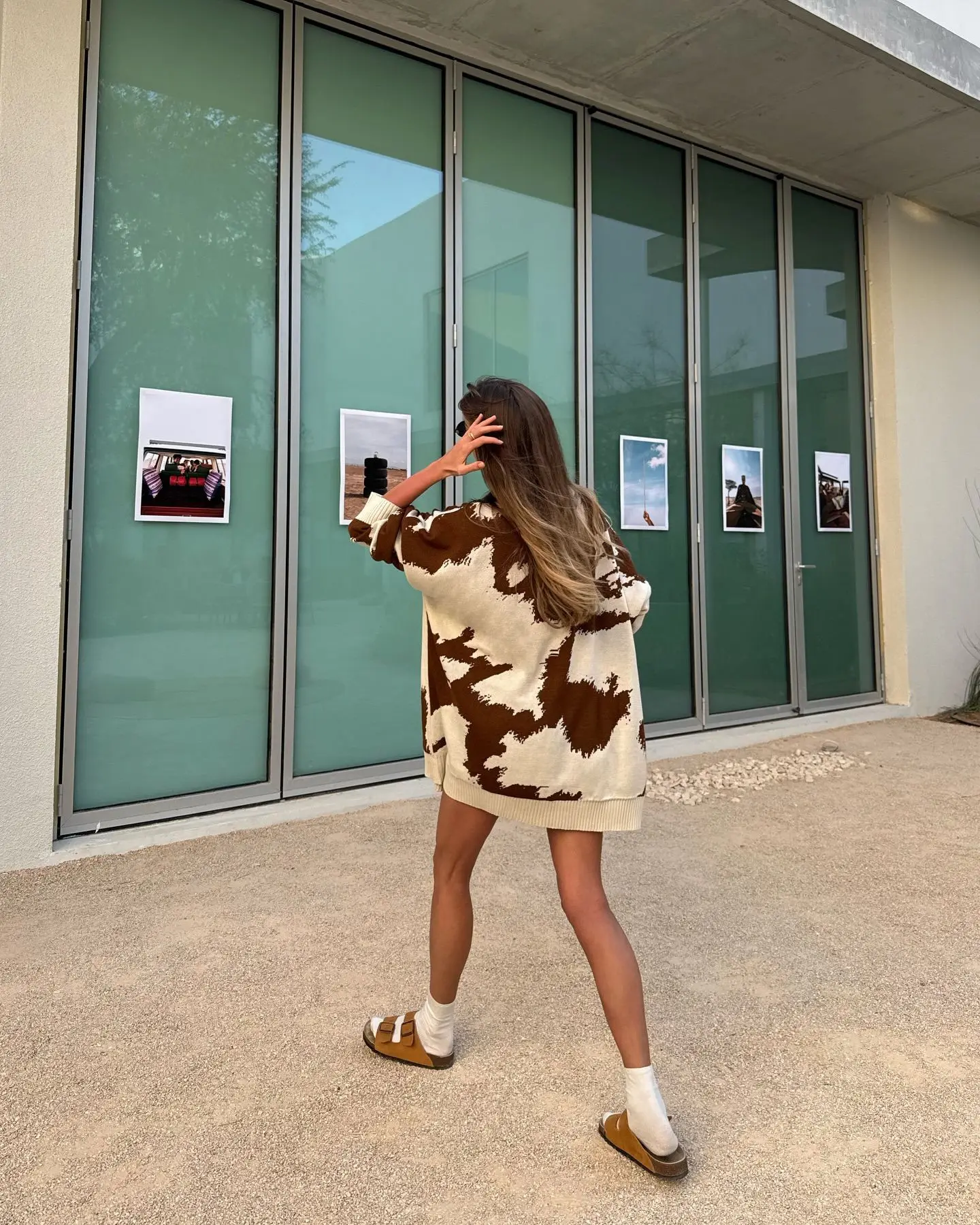 冬スタイルのゆったりとしたラウンドネックカジュアルでおしゃれな迷彩柄ニットセーター