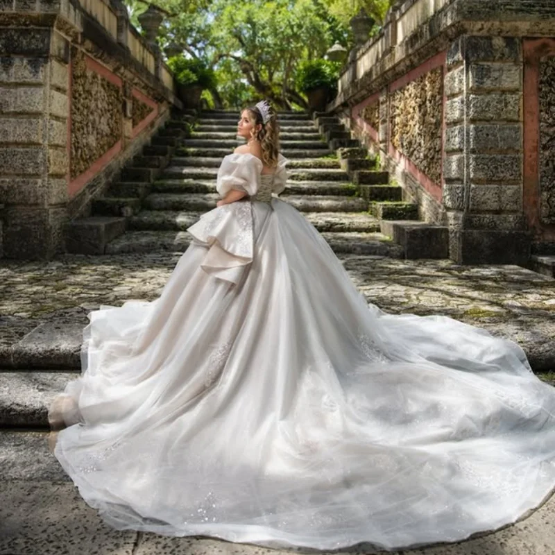 Personalizado brilhante marfim quinceanera vestidos fora do ombro lantejoulas apliques de cristal cauda longa tull vestido 15 quinceanera