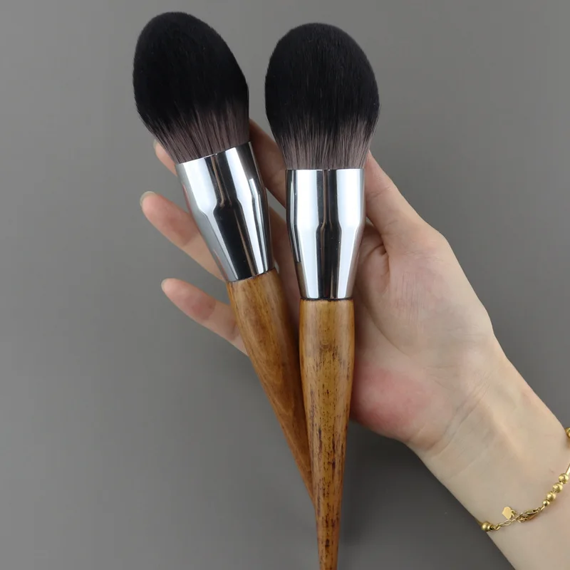 1 pz pennello per trucco in polvere jumbo con manico in legno grande pennello portatile per il viso per fissare polvere e fard setole morbide strumento cosmetico